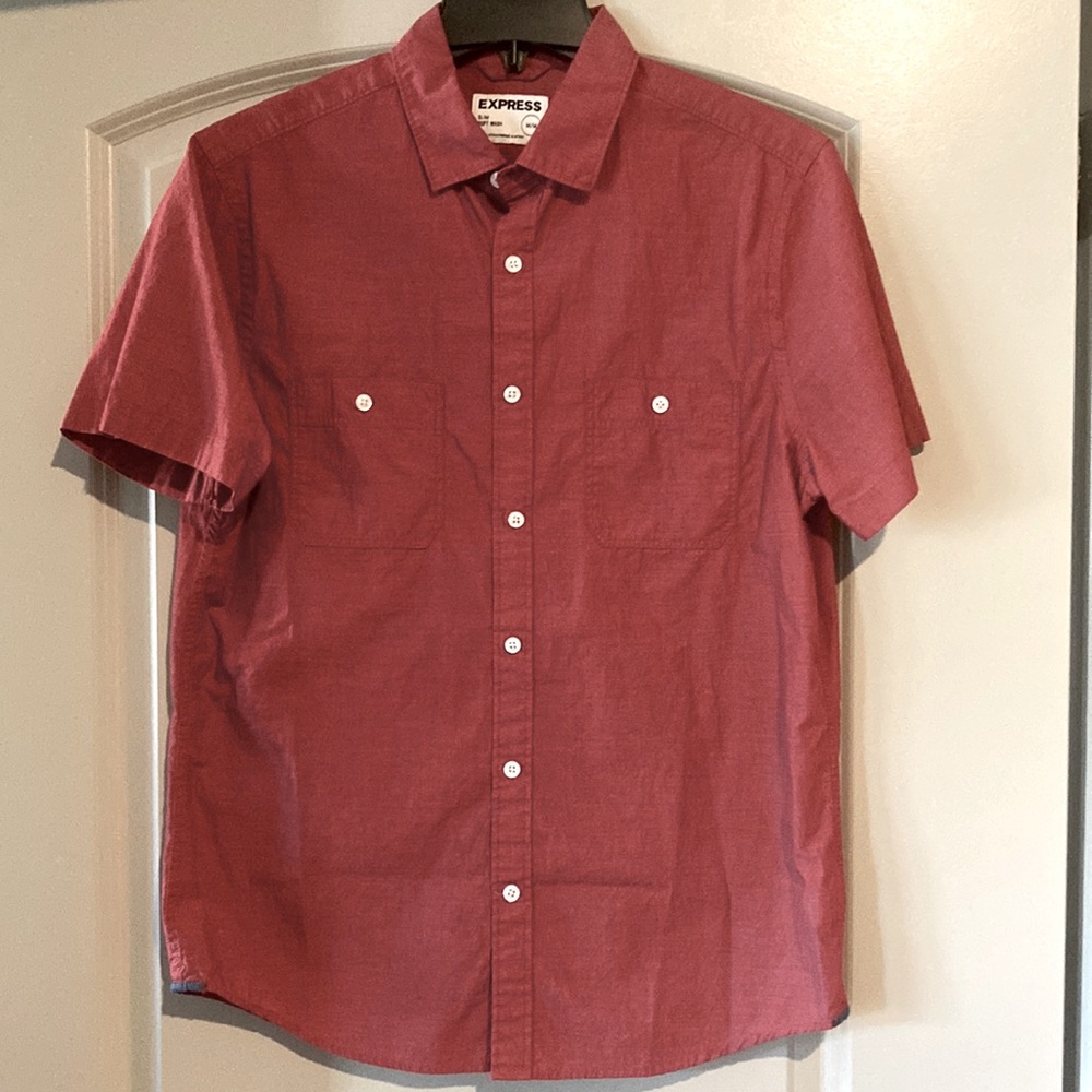 Men’s Express Red Slim Soft Wash Short Sleeve Button Down - size M